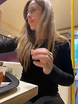 Etwas neugierig online show from March 3, 4:35 pm