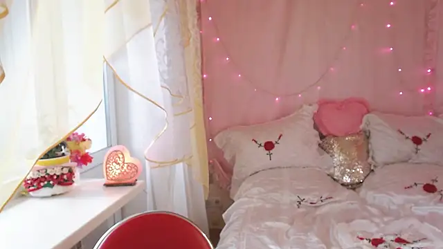 SunnySylvia online show from March 19, 7:13 am