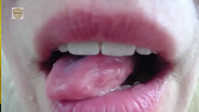 Snapshot of SunnySylvia chatting on October 5, 1:16 pm SunnySylvia online show from October 5, 1:16 pm