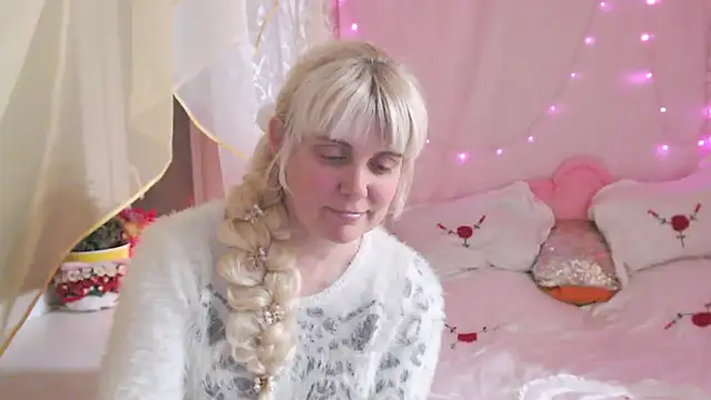 SunnySylvia online show from March 22, 4:46 pm