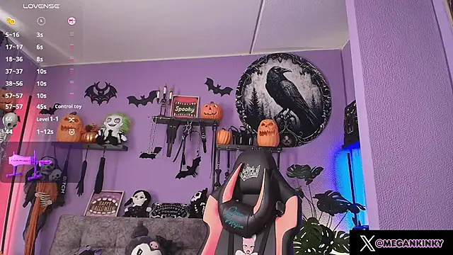 Snapshot of fetishkinkymeganx chatting on October 24, 4:58 pm fetishkinkymeganx online show from October 24, 4:58 pm