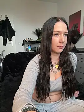 Trixie-Tainted online show from April 13, 3:46 pm