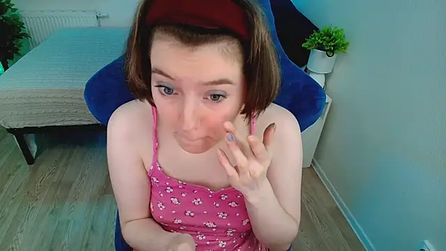 Snapshot of CranberryHot chatting on September 12, 1:17 am CranberryHot online show from September 12, 1:17 am