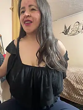 Snapshot of latinfemale chatting on October 20, 2:14 am latinfemale online show from October 20, 2:14 am