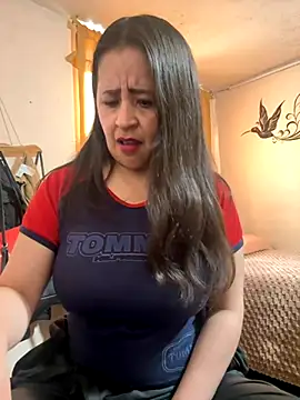 Snapshot of latinfemale chatting on October 17, 8:34 pm latinfemale online show from October 17, 8:34 pm