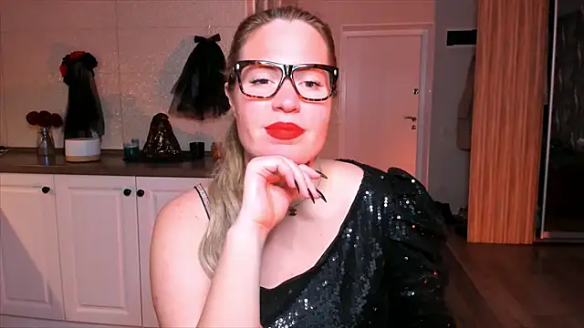 Snapshot of HotTiffani chatting on October 26, 12:33 pm HotTiffani online show from October 26, 12:33 pm