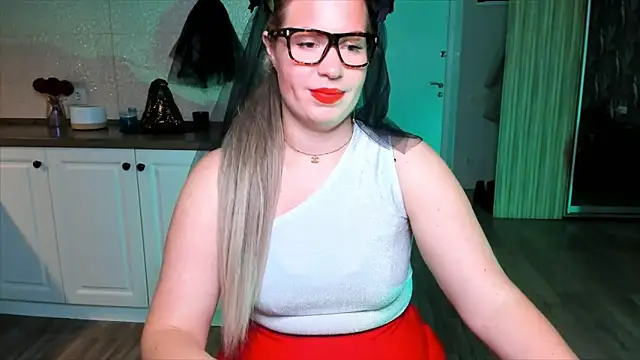 Snapshot of HotTiffani chatting on October 27, 12:44 pm HotTiffani online show from October 27, 12:44 pm