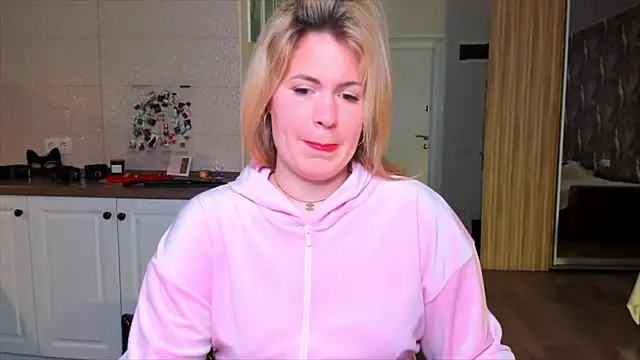 HotTiffani online show from March 4, 11:50 am