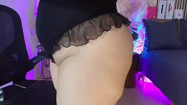 Snapshot of JuliRamirez chatting on September 20, 12:47 pm JuliRamirez online show from September 20, 12:47 pm