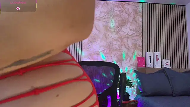 Snapshot of JuliRamirez chatting on September 27, 2:24 pm JuliRamirez online show from September 27, 2:24 pm