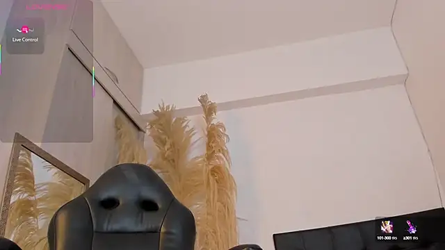 Snapshot of emma_andrew1 chatting on September 18, 4:05 pm emma andrew1 online show from September 18, 4:05 pm