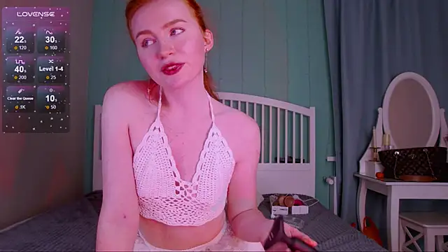 Snapshot of GingerArin chatting on October 25, 1:52 pm GingerArin online show from October 25, 1:52 pm