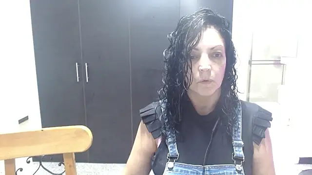 Snapshot of mijal_queen chatting on September 26, 2:42 am mijal queen online show from September 26, 2:42 am