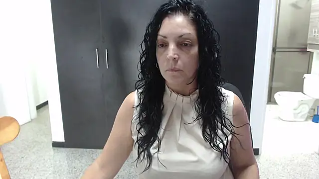 Snapshot of mijal_queen chatting on October 7, 2:49 am mijal queen online show from October 7, 2:49 am