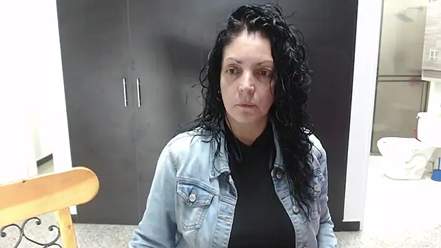 Snapshot of mijal_queen chatting on October 10, 3:11 am mijal queen online show from October 10, 3:11 am