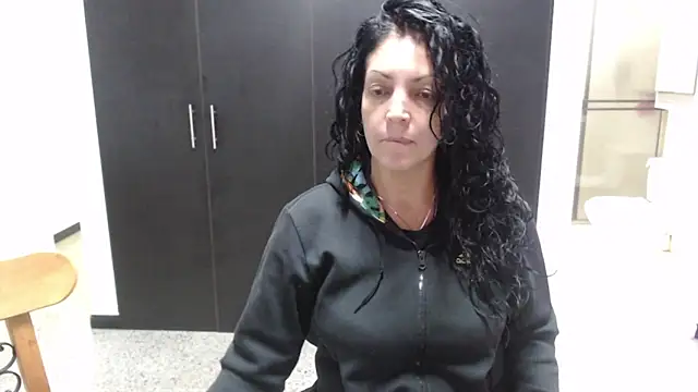 Snapshot of mijal_queen chatting on September 27, 2:52 am mijal queen online show from September 27, 2:52 am