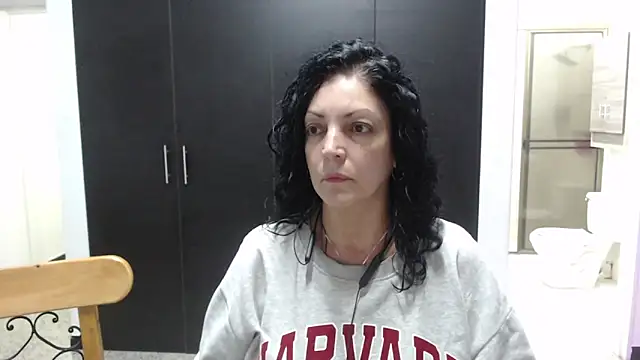 Snapshot of mijal_queen chatting on October 2, 3:00 am mijal queen online show from October 2, 3:00 am