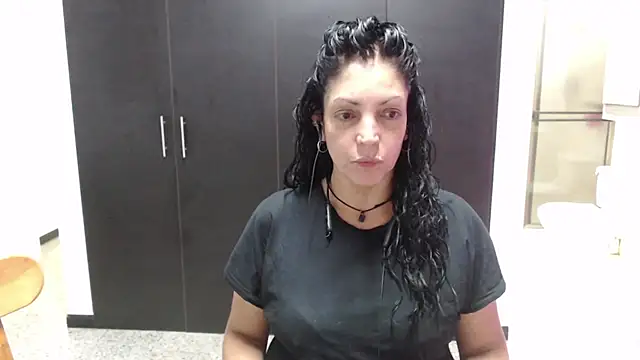 Snapshot of mijal_queen chatting on October 22, 3:11 am mijal queen online show from October 22, 3:11 am