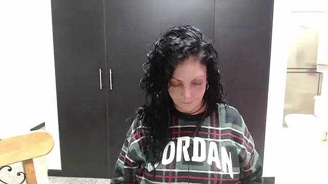 Snapshot of mijal_queen chatting on October 17, 3:10 am mijal queen online show from October 17, 3:10 am