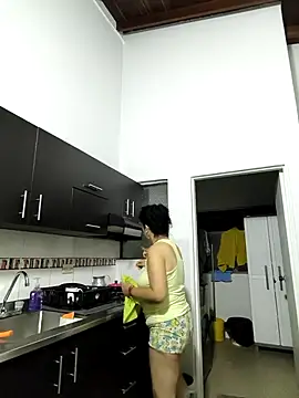 Snapshot of mijal_queen chatting on September 20, 3:27 am mijal queen online show from September 20, 3:27 am