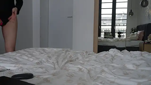 ibiddi online show from April 6, 1:01 pm