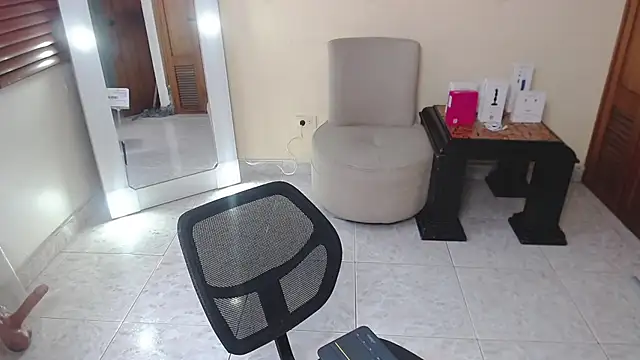 NicoleSantana online show from February 5, 10:24 pm