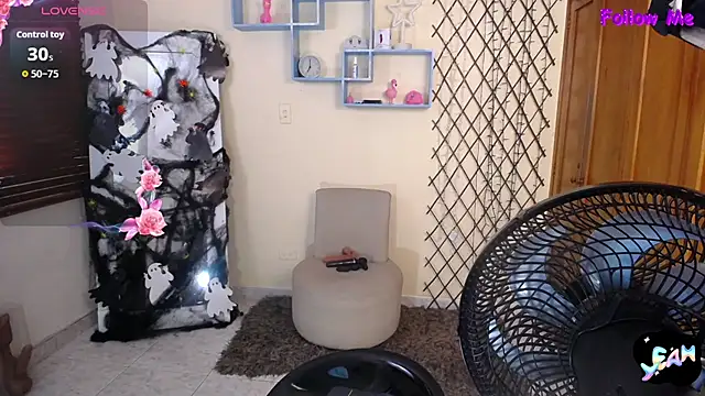 Snapshot of NicoleSantana chatting on October 21, 8:35 pm NicoleSantana online show from October 21, 8:35 pm