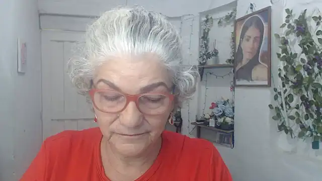 Snapshot of FunnyGrandma chatting on September 19, 2:21 am FunnyGrandma online show from September 19, 2:21 am