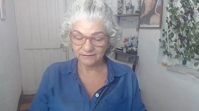 Snapshot of FunnyGrandma chatting on September 27, 11:34 pm FunnyGrandma online show from September 27, 11:34 pm