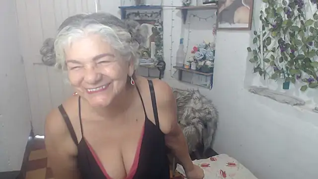 Snapshot of FunnyGrandma chatting on October 6, 6:56 pm FunnyGrandma online show from October 6, 6:56 pm