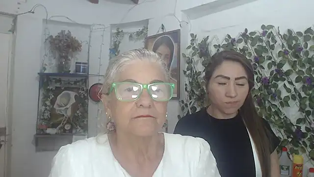 FunnyGrandma online show from April 3, 9:13 pm