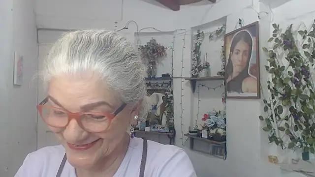 Snapshot of FunnyGrandma chatting on September 21, 11:25 pm FunnyGrandma online show from September 21, 11:25 pm