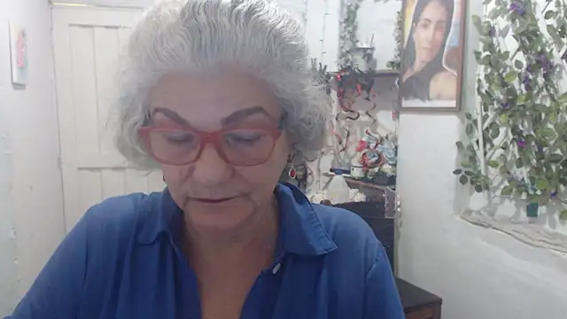Snapshot of FunnyGrandma chatting on October 26, 3:13 am FunnyGrandma online show from October 26, 3:13 am