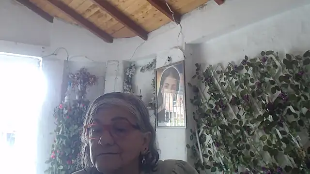 Snapshot of FunnyGrandma chatting on October 30, 3:02 pm FunnyGrandma online show from October 30, 3:02 pm