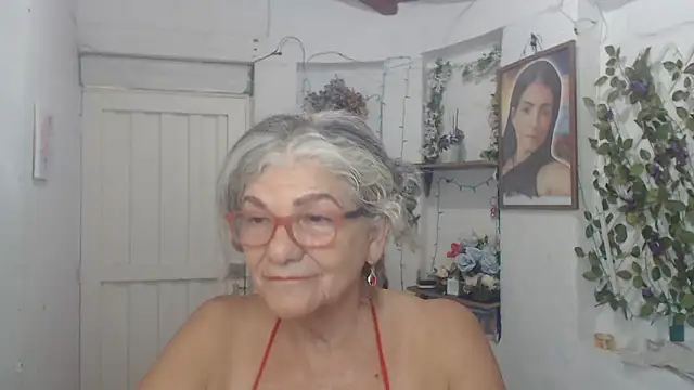 Snapshot of FunnyGrandma chatting on September 24, 2:10 am FunnyGrandma online show from September 24, 2:10 am