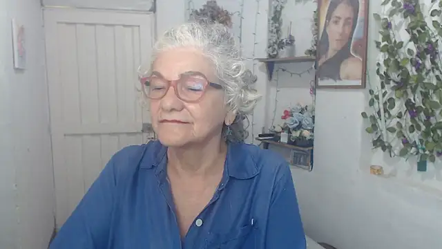 Snapshot of FunnyGrandma chatting on September 25, 11:35 pm FunnyGrandma online show from September 25, 11:35 pm