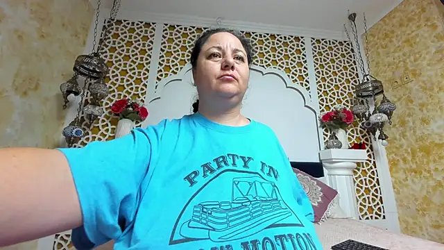 AleshaArabian online show from December 16, 5:35 am