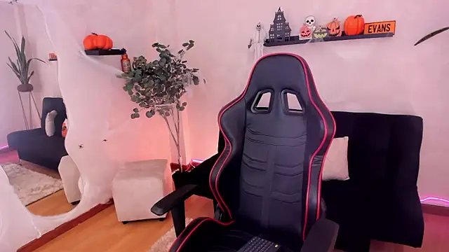 EmmyEvans1 online show from October 28, 8:14 pm