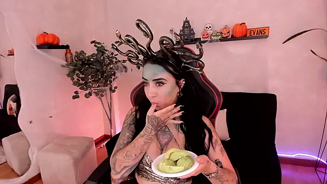 EmmyEvans1 online show from October 25, 8:15 pm