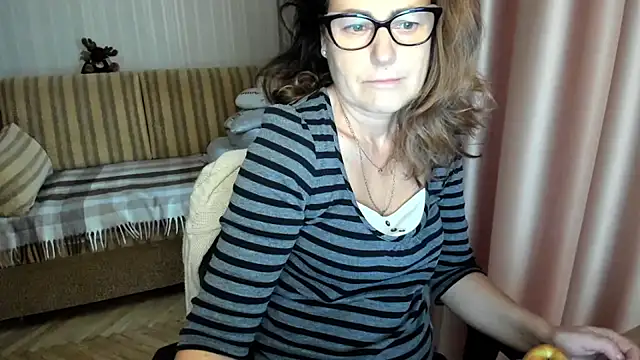 lauraoven online show from November 26, 10:05 am