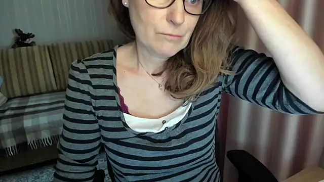 lauraoven online show from March 11, 3:14 pm