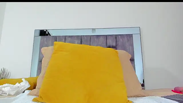 Snapshot of alyssia_ocean chatting on October 26, 12:00 pm alyssia ocean online show from October 26, 12:00 pm