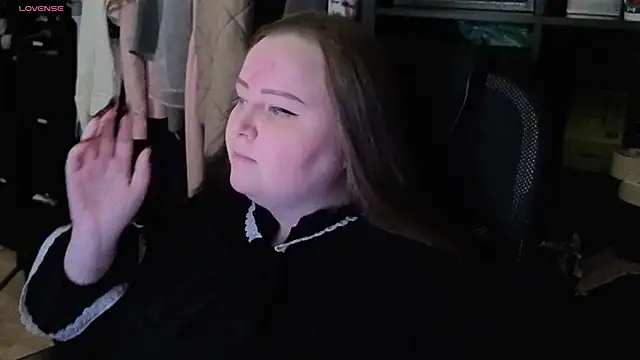 Snapshot of EMMA__CONNOR chatting on October 17, 12:02 am EMMA  CONNOR online show from October 17, 12:02 am