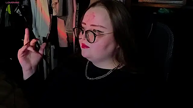 Snapshot of EMMA__CONNOR chatting on October 12, 12:13 am EMMA  CONNOR online show from October 12, 12:13 am