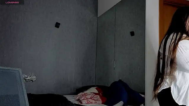 Snapshot of EMMA__CONNOR chatting on September 27, 9:44 pm EMMA  CONNOR online show from September 27, 9:44 pm