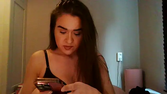 Snapshot of avajade chatting on September 25, 10:03 am avajade online show from September 25, 10:03 am