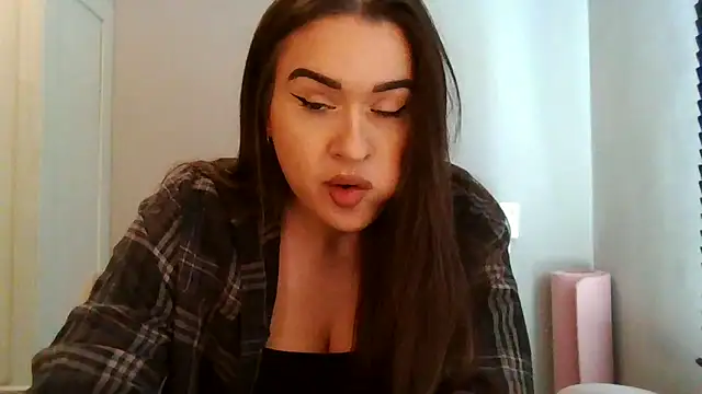 Snapshot of avajade chatting on September 23, 8:34 am avajade online show from September 23, 8:34 am