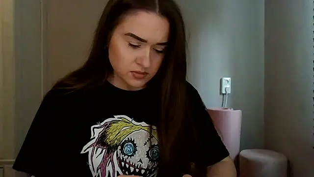 Snapshot of avajade chatting on October 10, 10:09 am avajade online show from October 10, 10:09 am