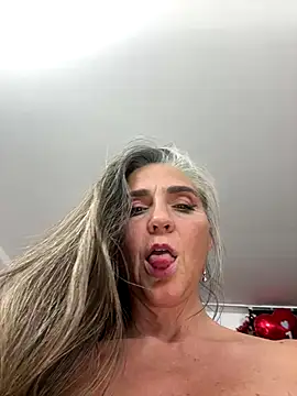 Snapshot of Alimela chatting on November 2, 3:15 pm Alimela online show from November 2, 3:15 pm