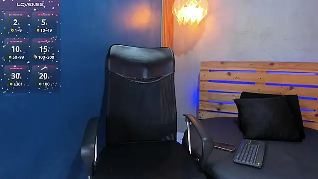 Snapshot of niky_doll_ chatting on October 21, 1:59 pm niky doll online show from October 21, 1:59 pm